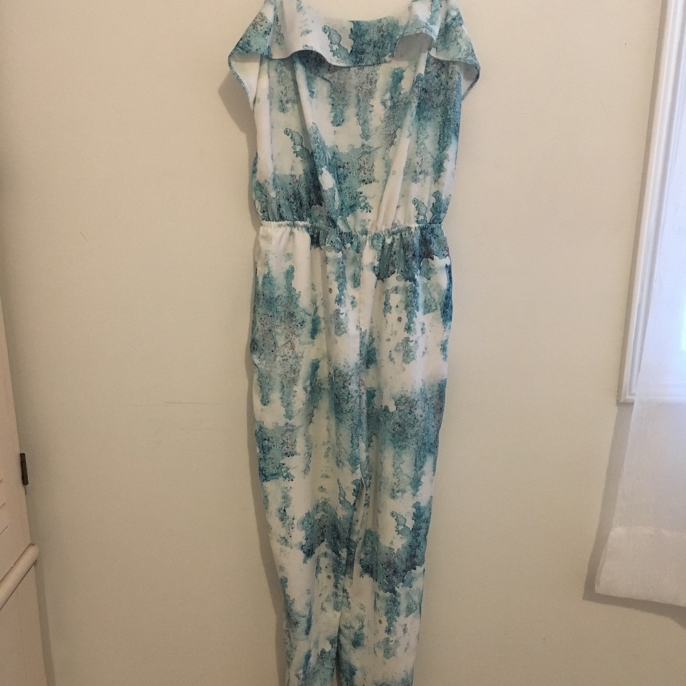 Beautiful Jumpsuit. - Picture 2 of 8
